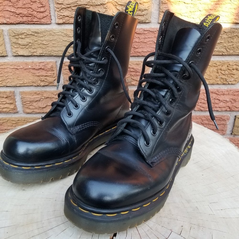 Dr. Martens 10 Hole Boot Black England US 8